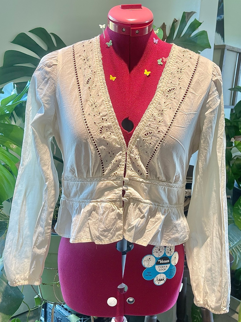 American Eagle Outfitters Cream Eyelet V-Neck Ruffle Peasant Blouse